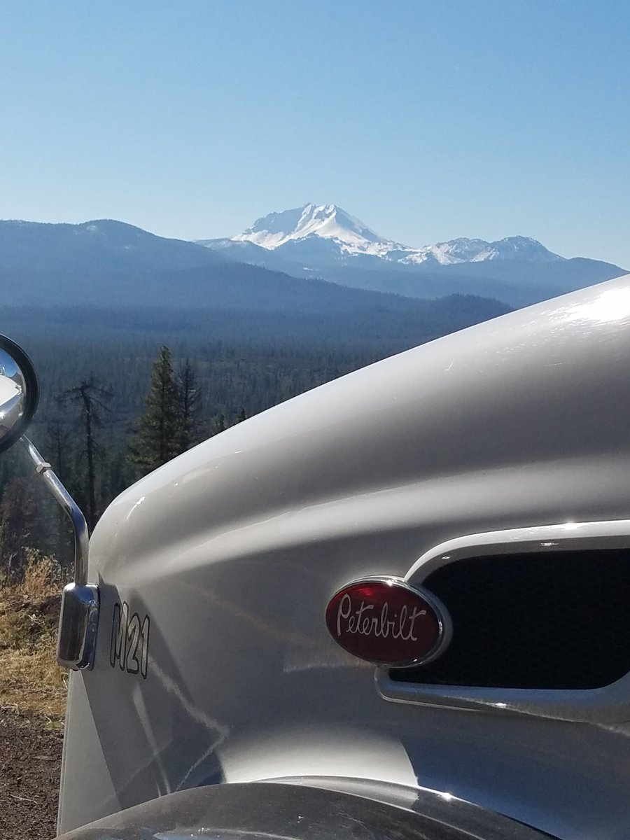 GovtKnowsBest's tweet photo. Trucking amongst volcanoes, Mt Lassen & Mt Shasta.
#FlatbedTrucker
#Trucking https://t.co/RDMYyo1WYr