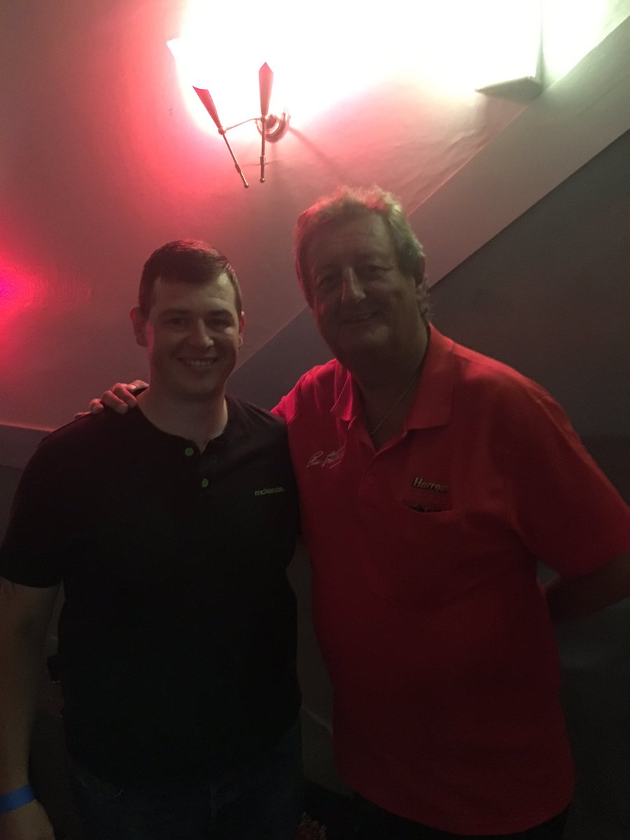 Thanks for the photo last night <a href="/ericbristow/">Eric Bristow MBE</a> top man #Darts #Legend 🎯
