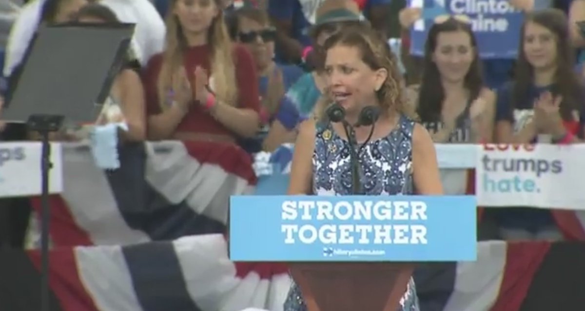 . @DWStweets speaks at Pembroke Pines rally facebook.com/WPLGLocal10/vi… https://t.co/RqwaGgsR57