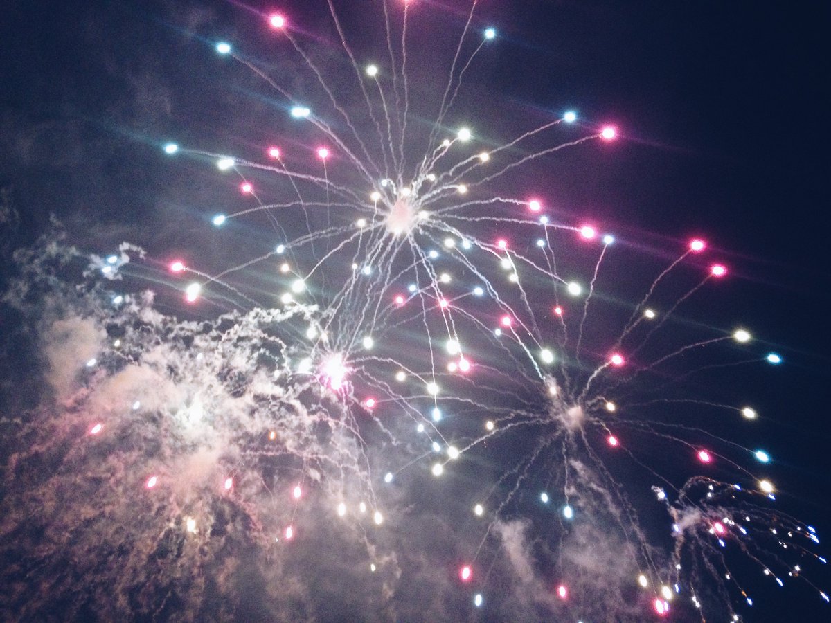 Beautiful Display Tonight courtesy of <a href="/parkfireworks/">Ipswich Fireworks</a>! #fireworks #BonfireNight