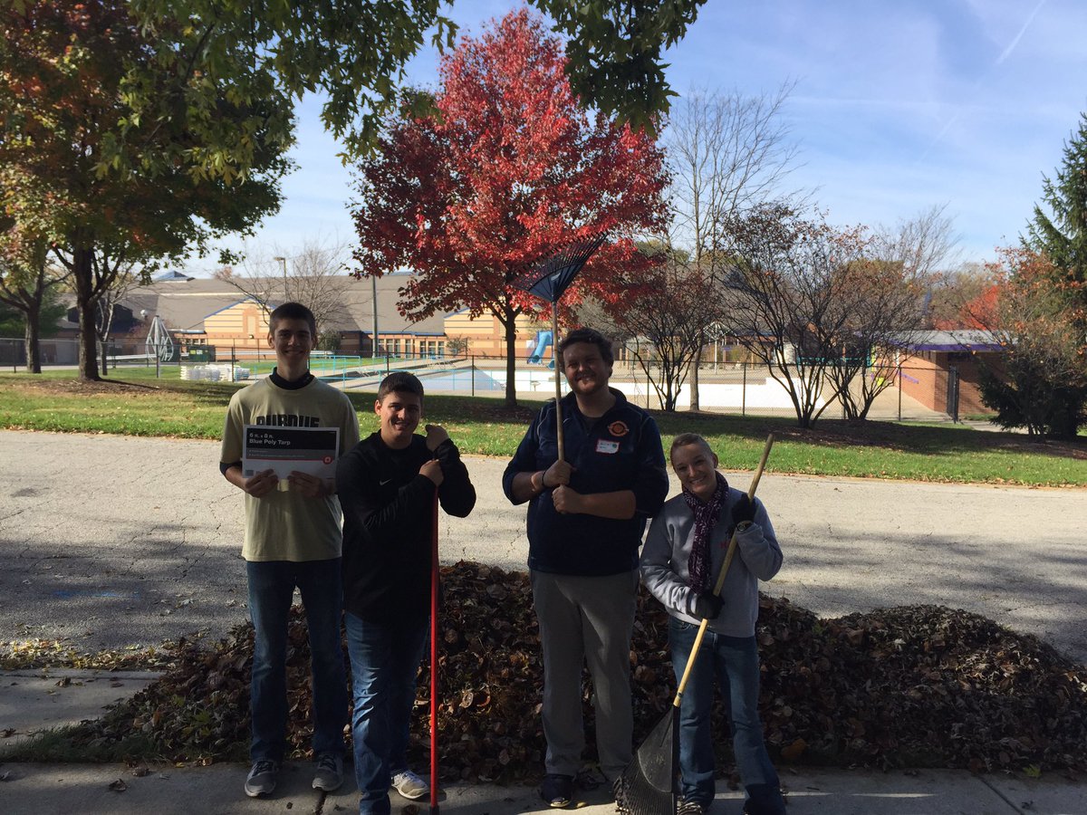 Purdue_ATClub's tweet photo. Some of our club members went out into the community to help some of our neighbors. Thanks for making a difference! #Winterization2016 https://t.co/JiC9Lclmo2