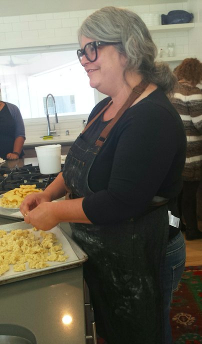 What a treat to get baking tips from @scratchbake’s Phoebe Lawless at <a href="/NCBBQRevival/">NC BBQ Revival</a> last weekend! bit.ly/2fuZjzA