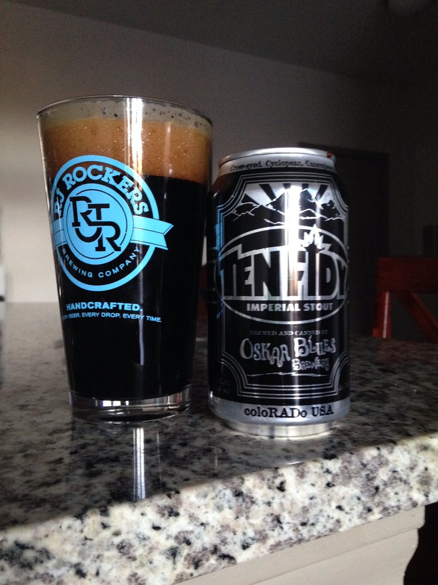 bikinwithbobo's tweet photo. cold weather and dark beer 🍻 #drinkingwithbobo #dontdrinkandamazon #craftbeer #oscarblues https://t.co/oYbsl1f3Ps