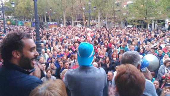 La protesta por #2hospitalescompletos en Granada ya es Trending Topic ideal.es/granada/201611…