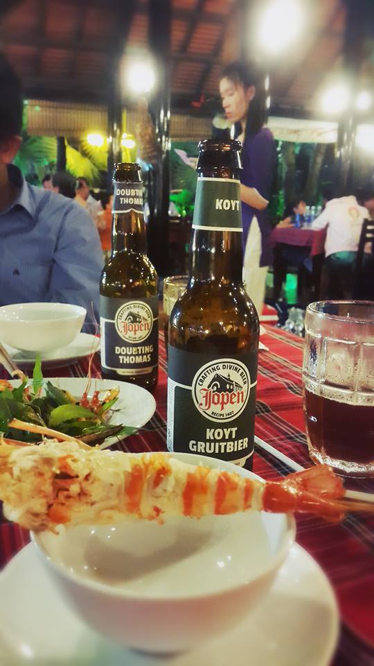 TrinhVinaned's tweet photo. Heavy raining in Sai Gon with  #JopenBeer with super positieve feedback from jopen fans in Saigon....happy:-) https://t.co/MbL0WID7H5