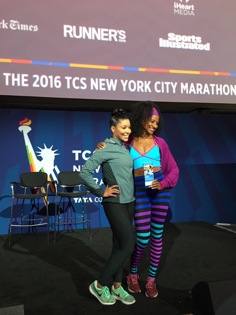 LebowStatue's tweet photo. Fred Lebow inspired millions to run. It was nice to meet @JeanetteJenkins yesterday who also inspires #tcsnycmarathon #FredLebowStatue https://t.co/OT2qSVzZWt