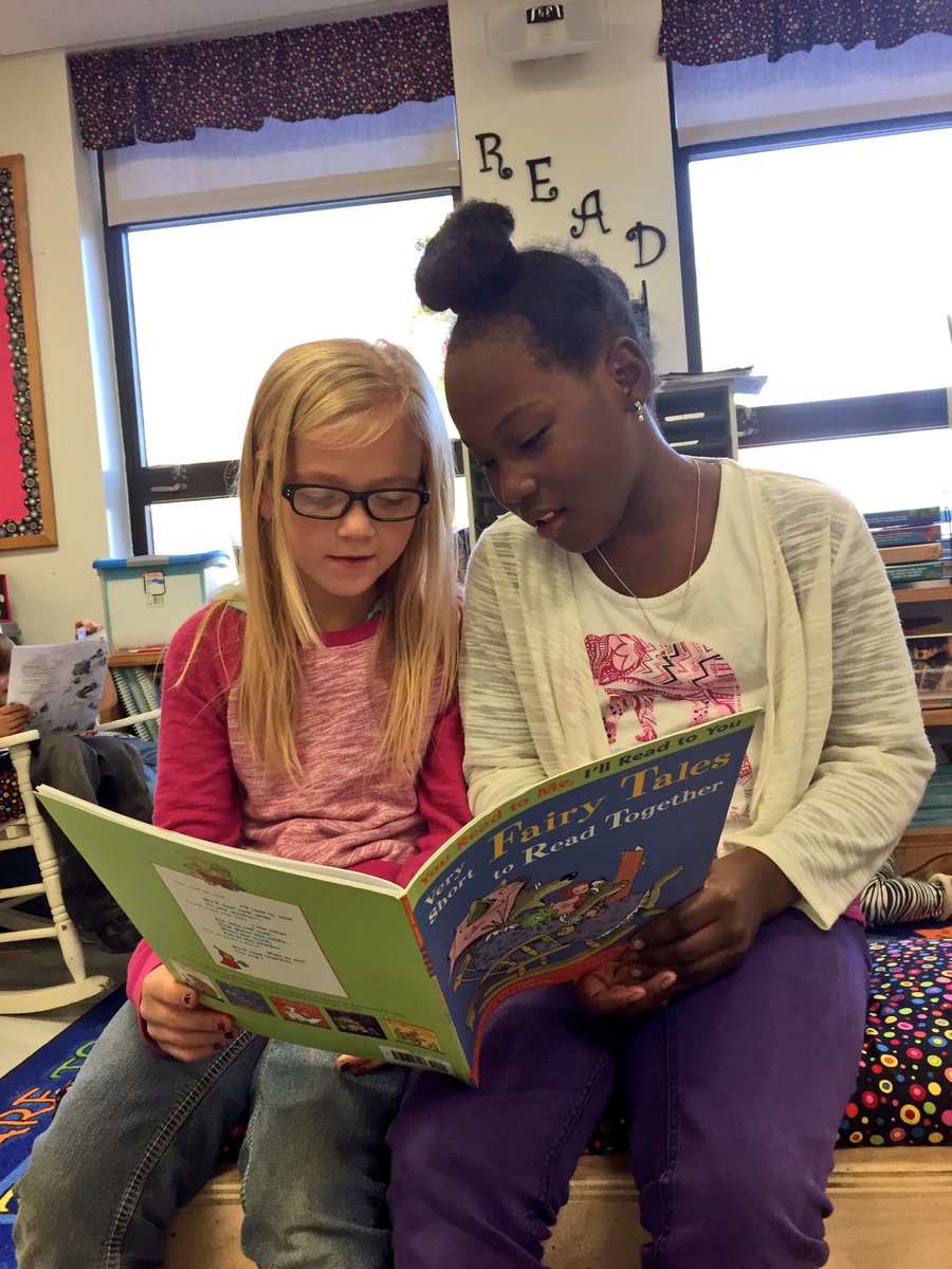bgossettsclass's tweet photo. You Read to Me, I'll Read to You! Our favorite way to practice fluency. We record ourselves on iPads and self-assess. #collinsreads https://t.co/ybsBwfVLJ6