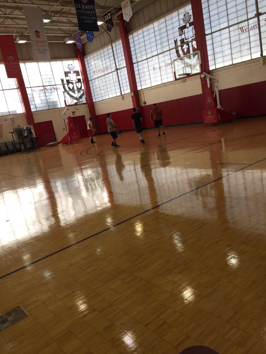 STJSIBasketball's tweet image. Saturday practice lit