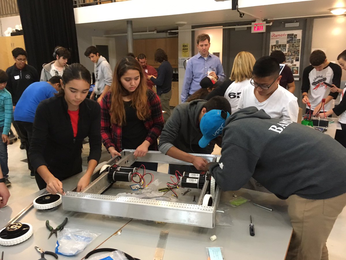 FRC771's tweet image. The quick build for rookies is going well. Robots are sprouting on every table #gorookies #FIRSTfun #omgrobots #FIRSTweets #thxalum