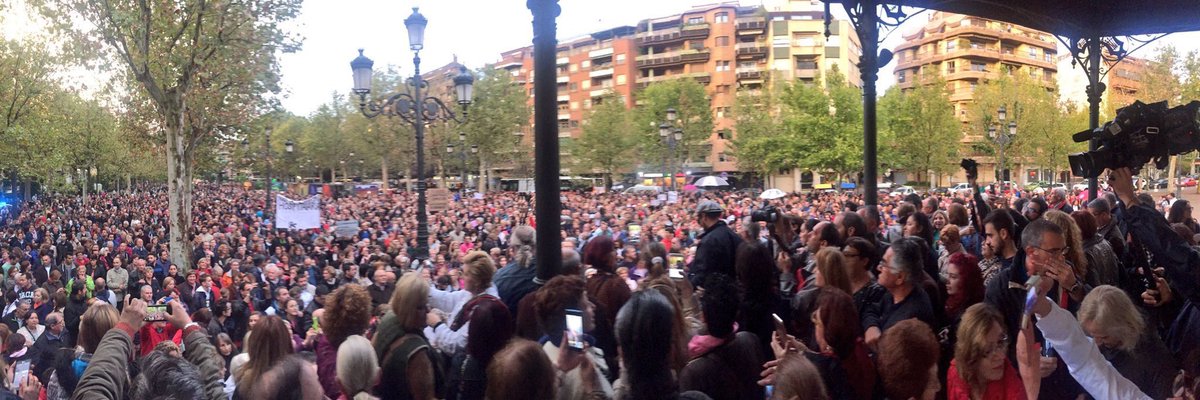 MRAcuyo's tweet photo. Granada quiere 2 Hospitales COMPLETOS. Granada quiere una sanidad pública y de CALIDAD. #2hospitalescompletos #Granada16O #YEAH https://t.co/qykiVtxOpV