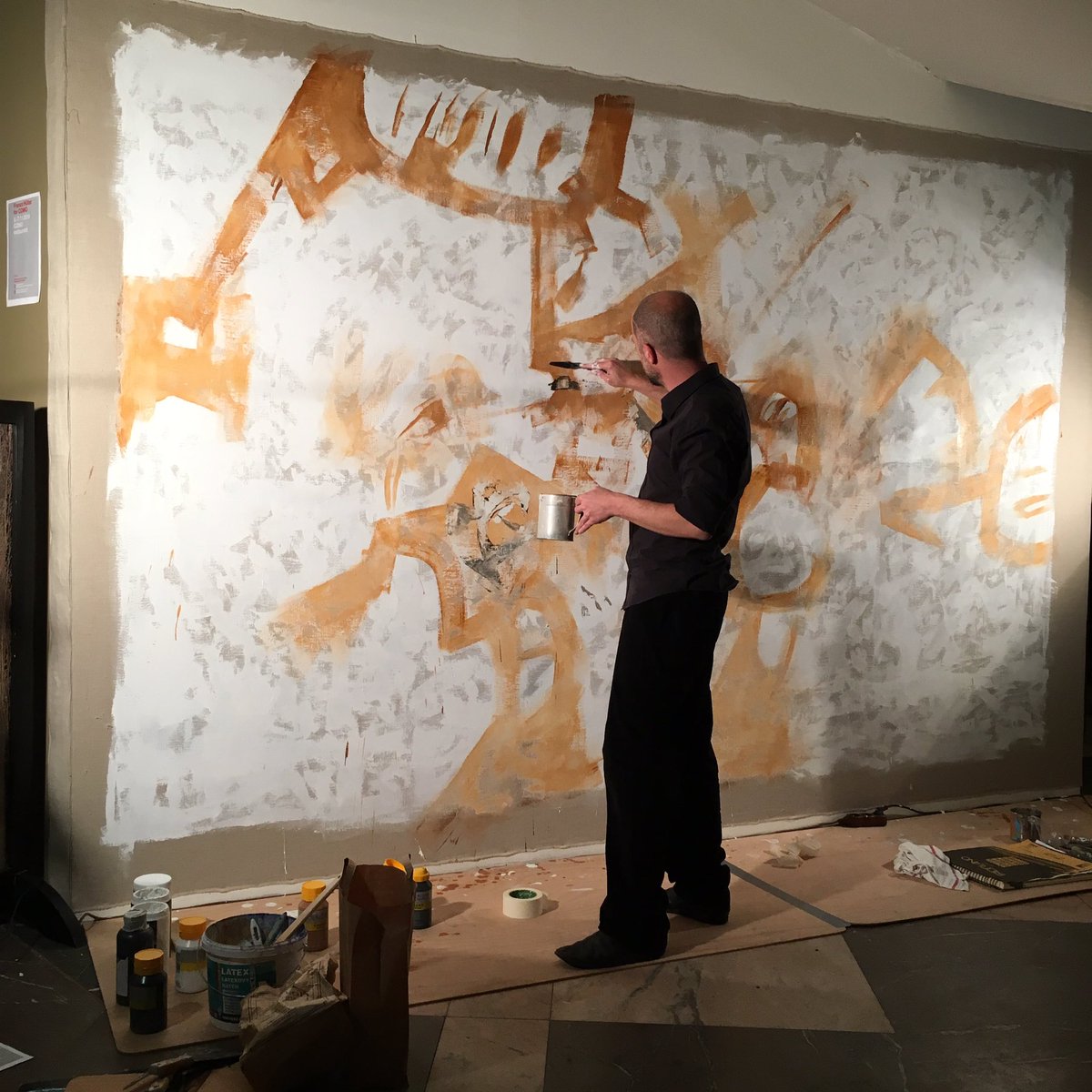 bonvivrenet's tweet photo. @FrancoHuller at work #wemakearthappen #comorestaurant #art #prague #amazingplace #amazingtime https://t.co/7v48CWBI9w
