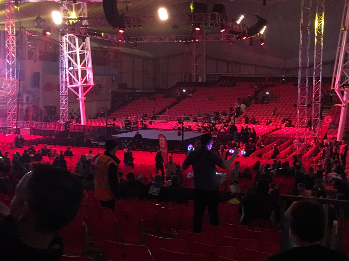 Gham666's tweet photo. Not a bad view. #WWEMinehead https://t.co/WDUJtu6TSG