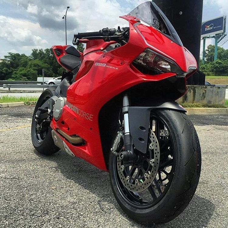 mikesnicebikes's tweet photo. Rate this bike
#Motorbikes #Sportbike #MotorcycleLife https://t.co/8Fd8AxHs16