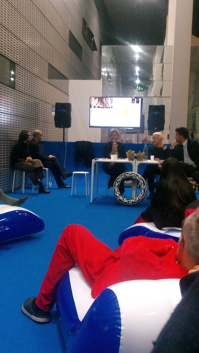 CrisViscardi's tweet photo. A #FLASHBACK16 presentazione di #GRANDIMOSTRE il nuovo inserto di @artribune! #talks #flashbackfair #mostre #musei #turin https://t.co/3k7QH7sE9N