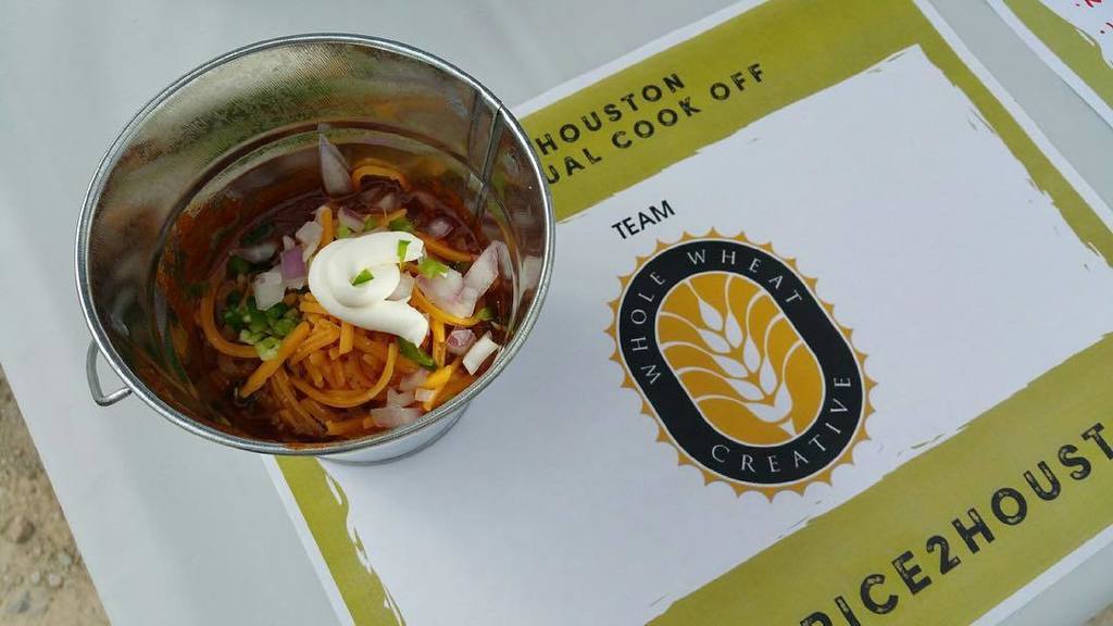wwccreates's tweet photo. Cooking some chili on this sunny day! @ad2houston #spice2houston #adlife https://t.co/FBNXrXN3GO https://t.co/Z683LCcAMu