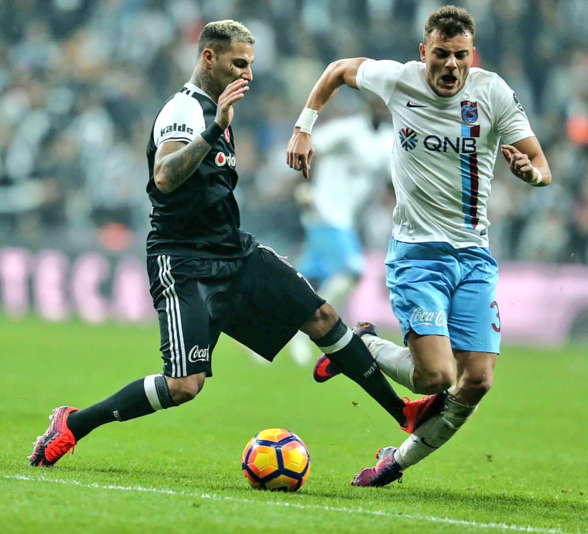 Bu sadece biriydi... Emeğe ve oyuna saygısı olan utanır! Utanmanız dileğiyle!