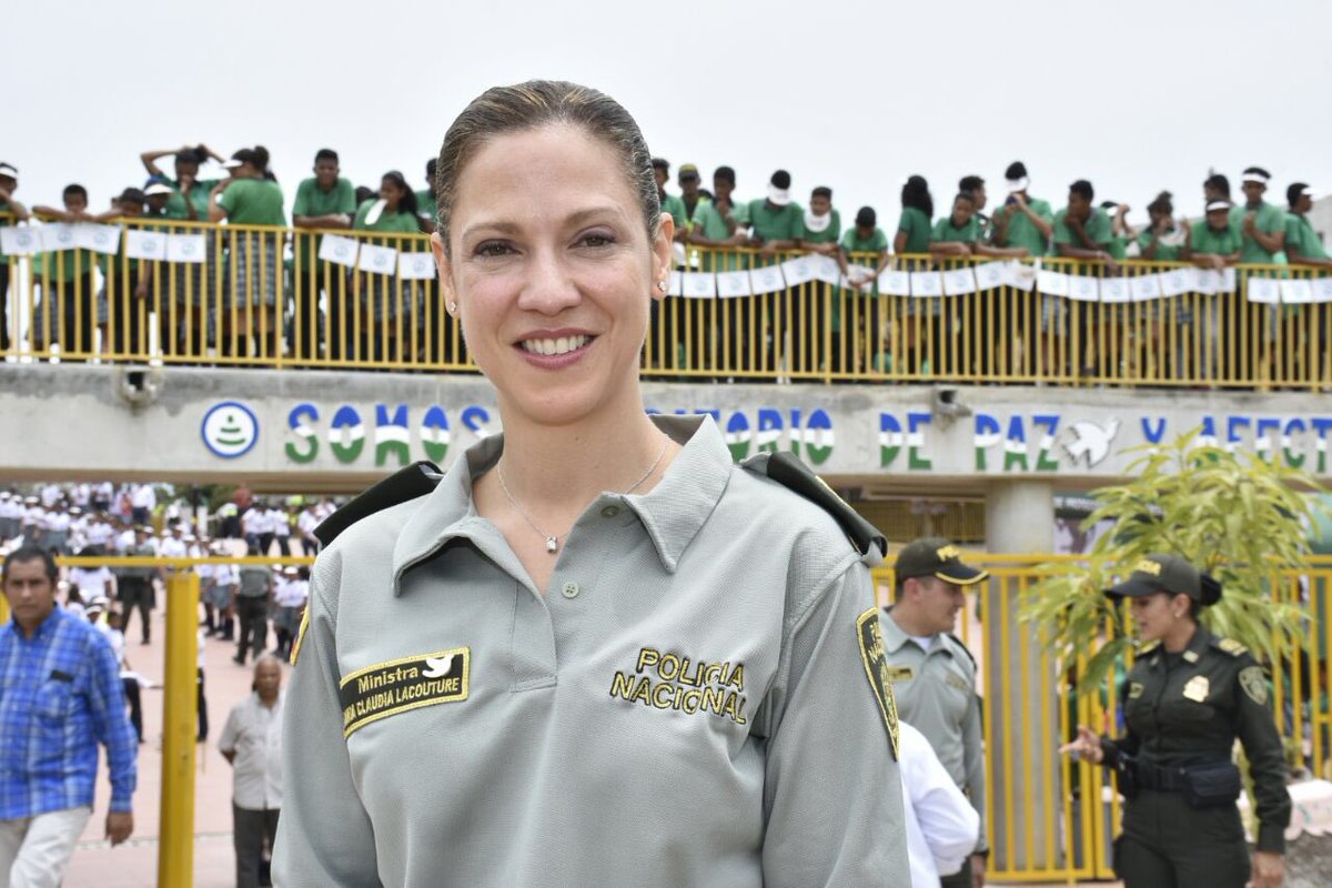 mclacouture's tweet photo. Nuestro reconocimiento a @PoliciaColombia por #125años de trabajo en construcción de  #ColombiaModerna y #TurismoModerno @ProteccionPonal https://t.co/05QV47jP1k