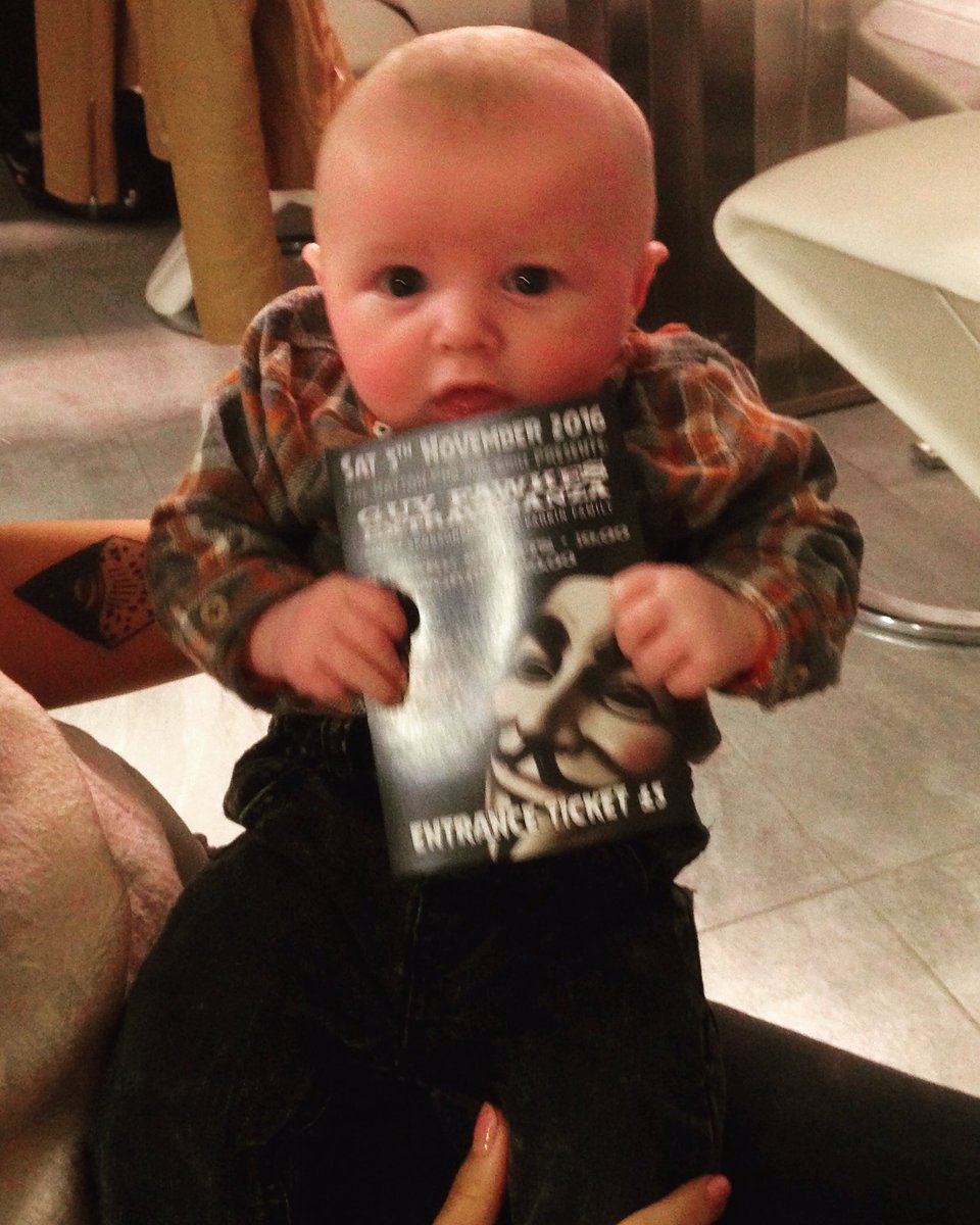 I_a_c_o_b_u_s's tweet photo. He's all ready with his ticket #nephew #bonfirenight @HattonPub #hattonarms #fireworks 💥💥🔥🔥 https://t.co/5fvOUQhs1O