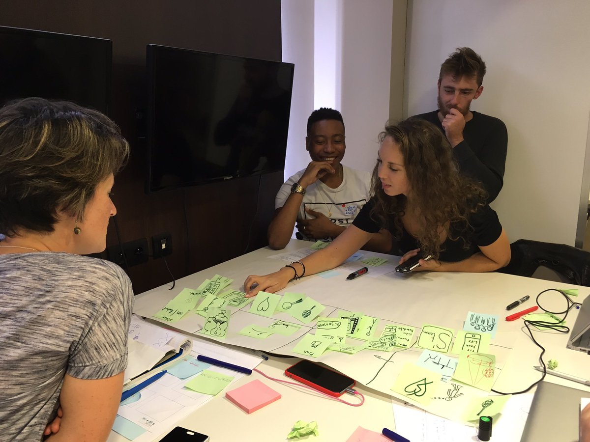 NicoMontanard's tweet image. L'étape du Story Board de projet #designthinking #SwitchUpChallenge #Rencontres #Marseille