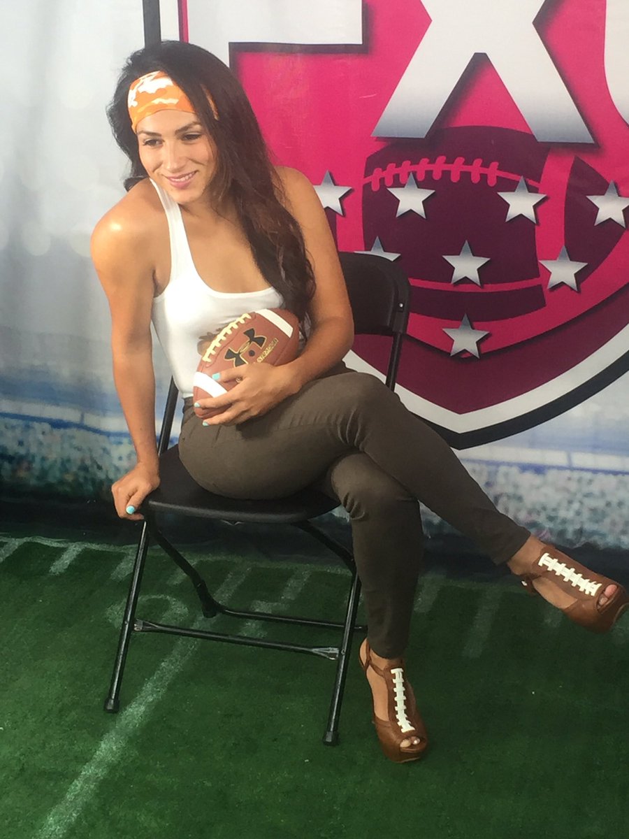 Football_L_S's tweet photo. Expo Futbol Americano 2016 CDMX, Ana de Austin Acoustic... https://t.co/faqlYUe3us