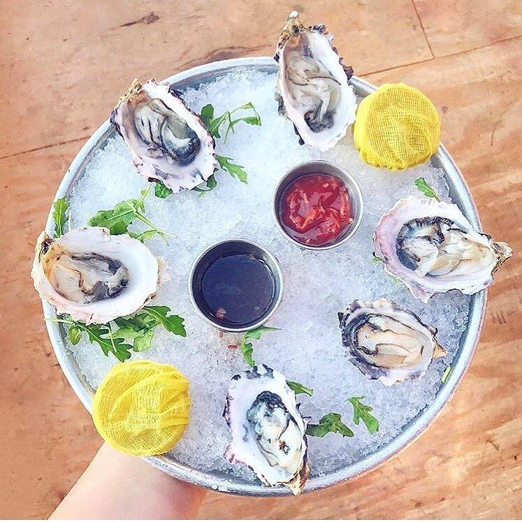 thevenicewhaler's tweet photo. Ooo baby I like it raw. 😋
📷 by @topchicagoeats
#regram #repost #oysters #likeitraw #raw #s… https://t.co/XWNJslxNBo https://t.co/xPvRrJ6w4I