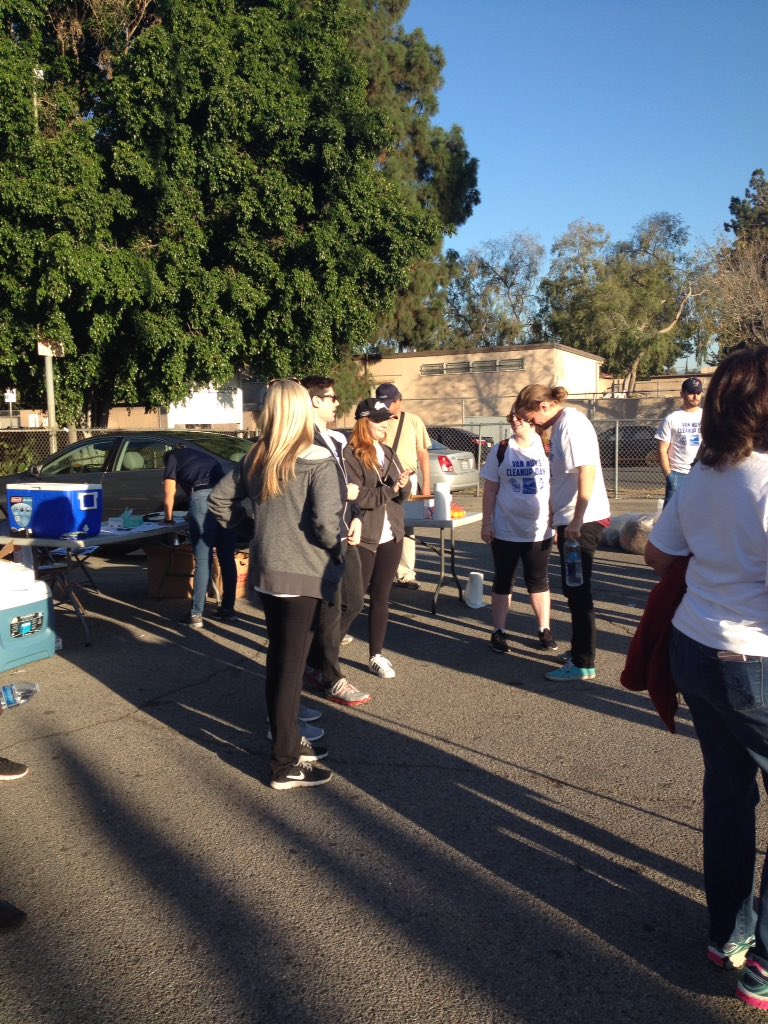 LaRaidergal's tweet photo. The #community came out today in #vannuys to help make our city cleaner and informed https://t.co/vP1r2cmThj