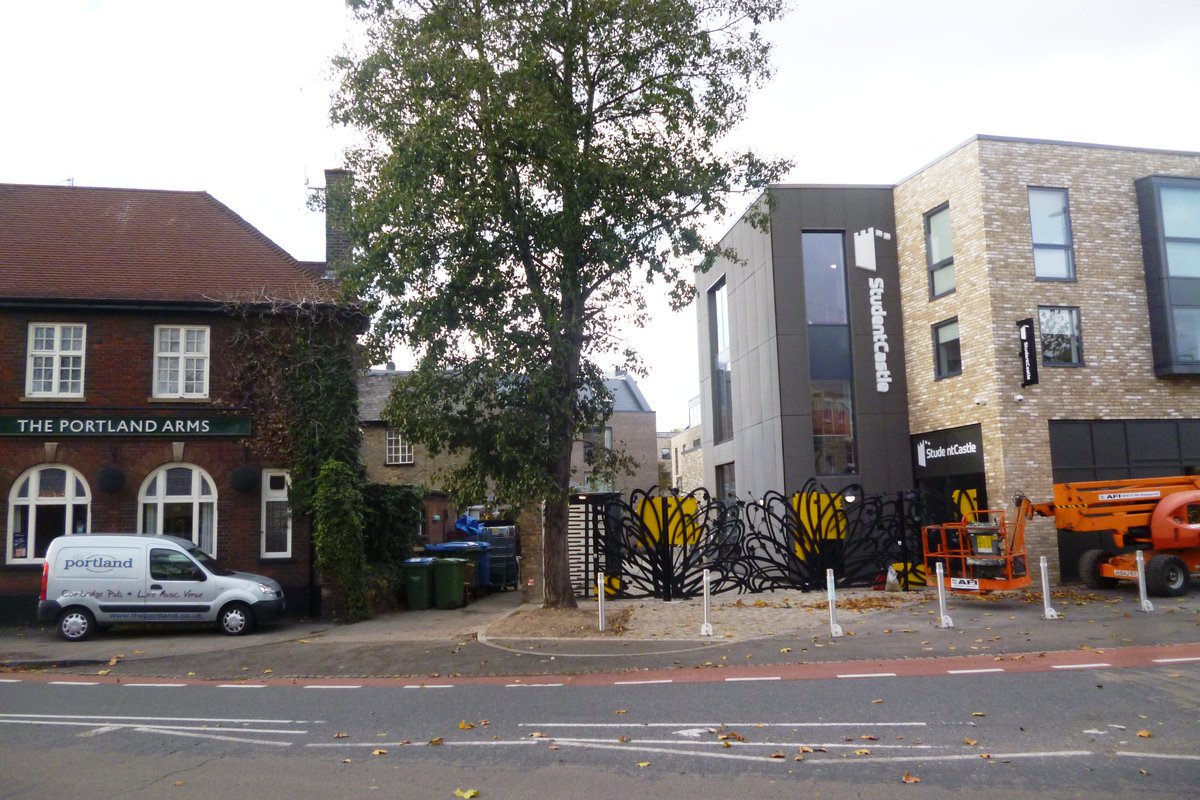 The new private 'Student Castle' digs at Mitcham's Corner, #Cambridge. No design continuity with surrounding buildings! #FunctionOverForm /1