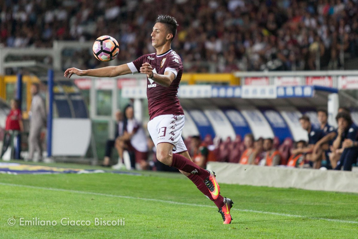 TorinoSFT's tweet photo. Come ca**o facevate a tenerlo in panchina? @CagliariCalcio 
#TorinoCagliari #Barreca https://t.co/EZnKaOlvuB