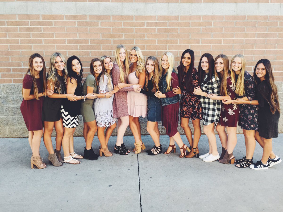 highland__cheer's tweet image. It's COMP DAY!! Come to deer valley high school and watch us at 3:15💙💙