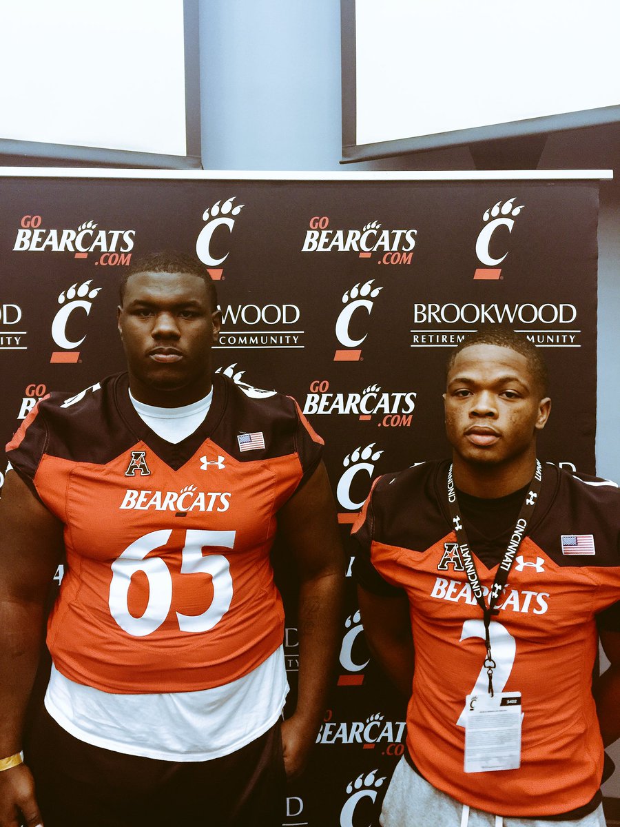 Tyskiii2's tweet image. Package deal? #QueenCity17 😬🐻🐾