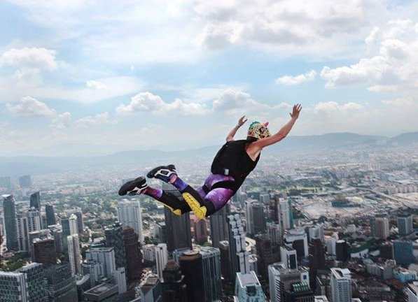 gformofficial's tweet photo. G-Form friend Andi Greyling joining the skyline in her Pro-X Knee-Shin Guards #gformbase #gformwomen #kltower https://t.co/1GcLNtXHkv