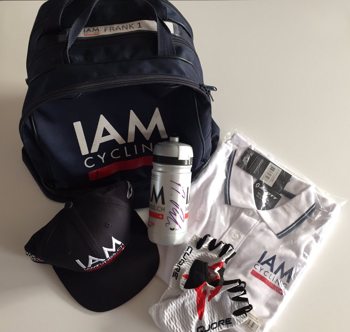 Follow, Retweet &amp; WIN!

#TryYourLuck 🍀 😉

The winner of my rain bag with #TeamIAM goodies will be announced in one week, Saturday Nov 12th