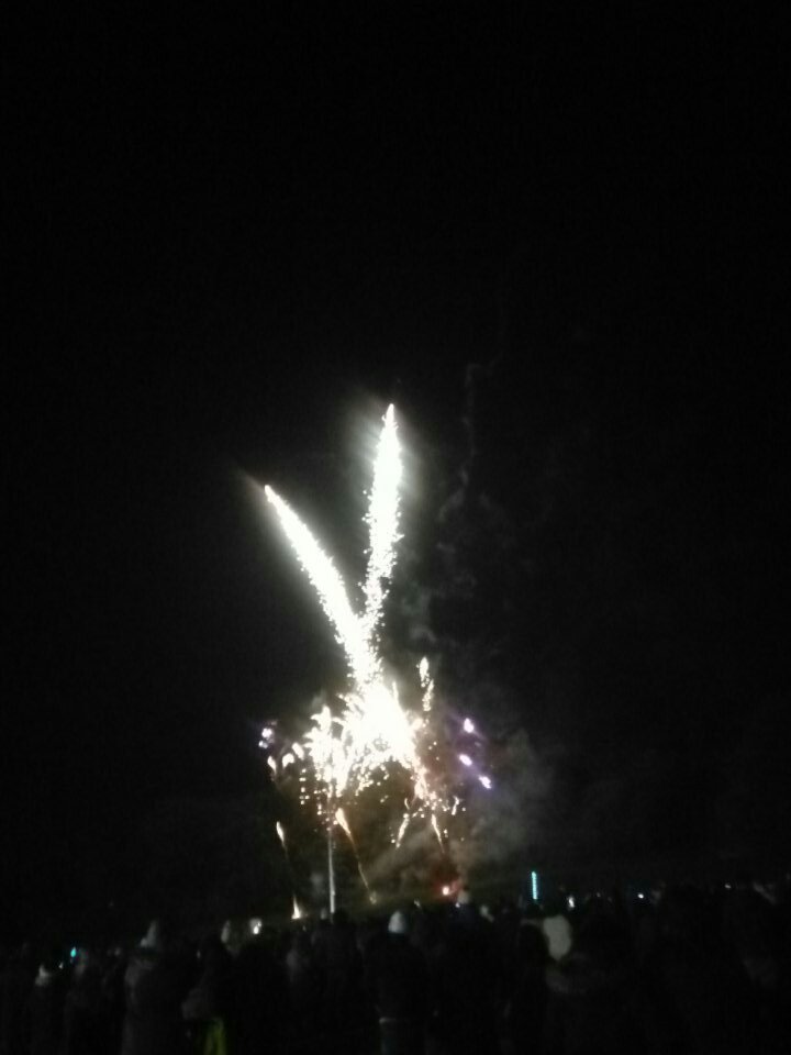 Happy #fireworksnight everyone. We are down #popesmeadow enjoying the fireworks 🎆 with the whole of #Luton it seems. #Novemberfifth