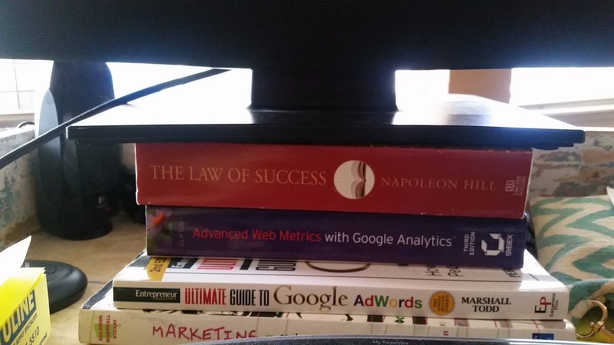 AprilRaeMallord's tweet photo. The Law of Success... enabling work on a Saturday. #multitask #startuphustle #morethanoneuse @ZoygmaCreative https://t.co/u4ibUPnPX8