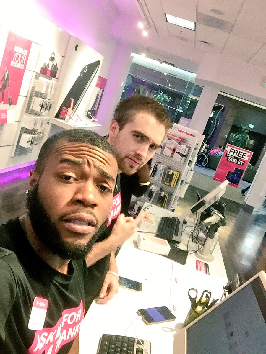 M1_JayBaby's tweet photo. Come to T-Mobile! Why!? Because we're #1!!! #ItsLit #tmobile #uncarrier  @DanaDca000 @M1BHale @stephen_pulley https://t.co/yX65qokC22