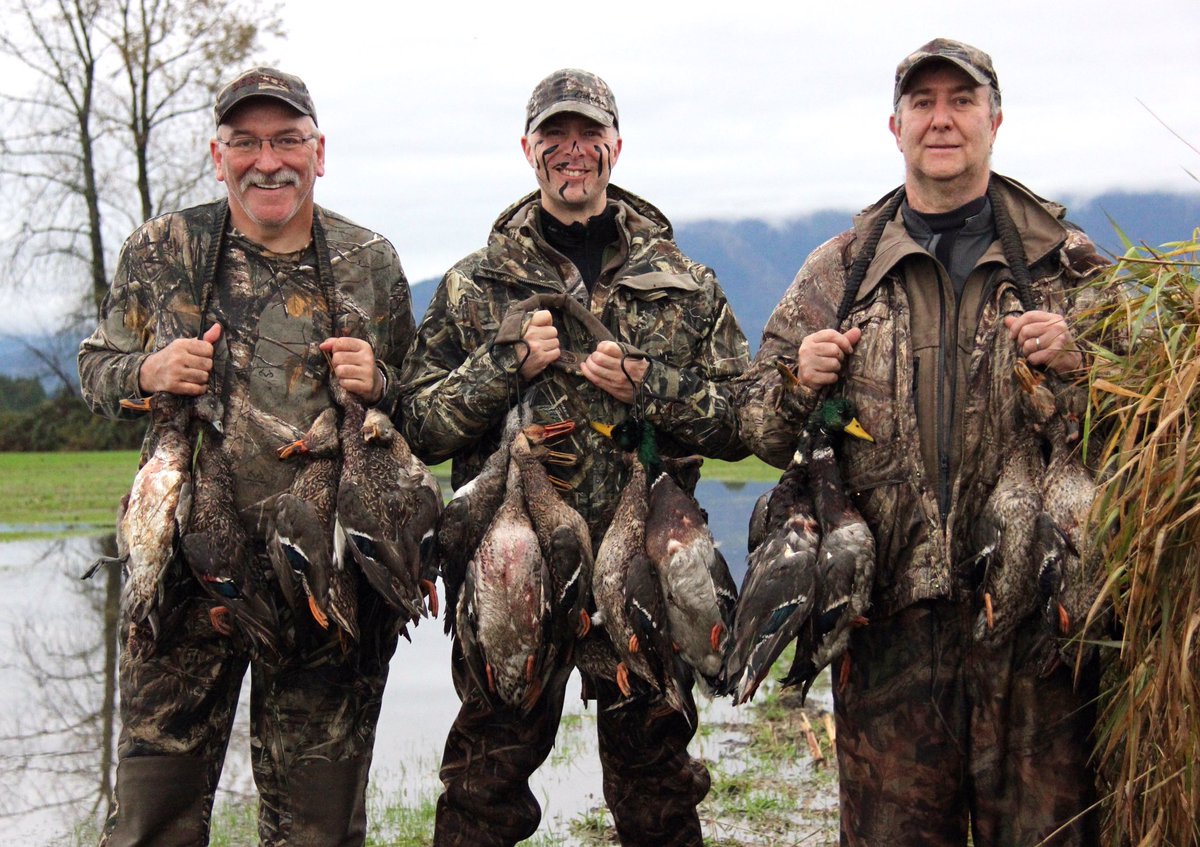 CansoDan's tweet photo. Solid day at the field! 21 mallards in our limit @Johnnythebouy @DougManzer @JayReiners @GregGrice063 @Supermanskye https://t.co/ipWBuNFw4Z