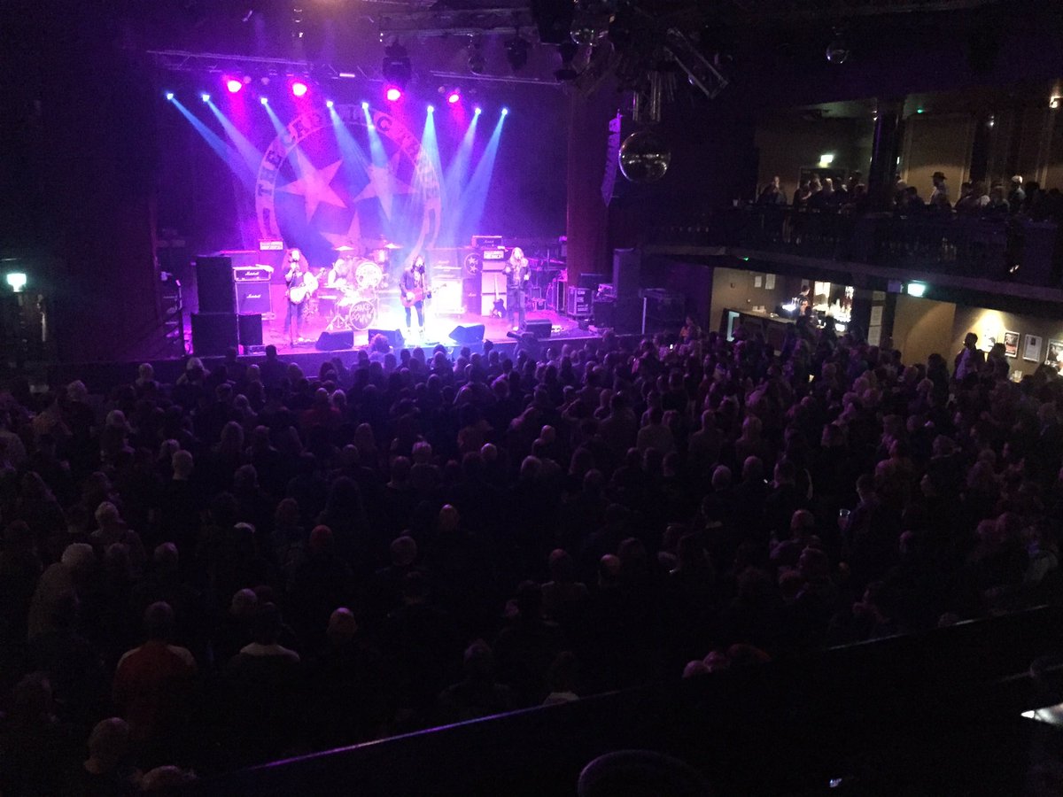 SianButtface's tweet photo. @thecadillac3 full house! Bring it on! 🙌🏽 https://t.co/1Tm6DkR5B7