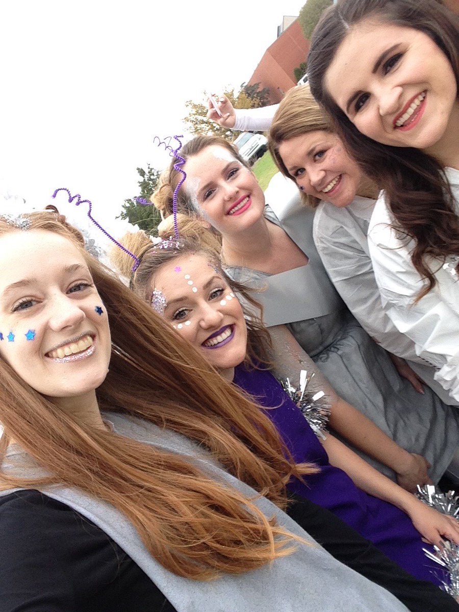 CathleenGS's tweet photo. Love these girls and love homecoming!! #OCHomecoming #ThetaLovesHomecoming #ThetaLovesUshine #hitsonroute66 https://t.co/F9OstXrNOU