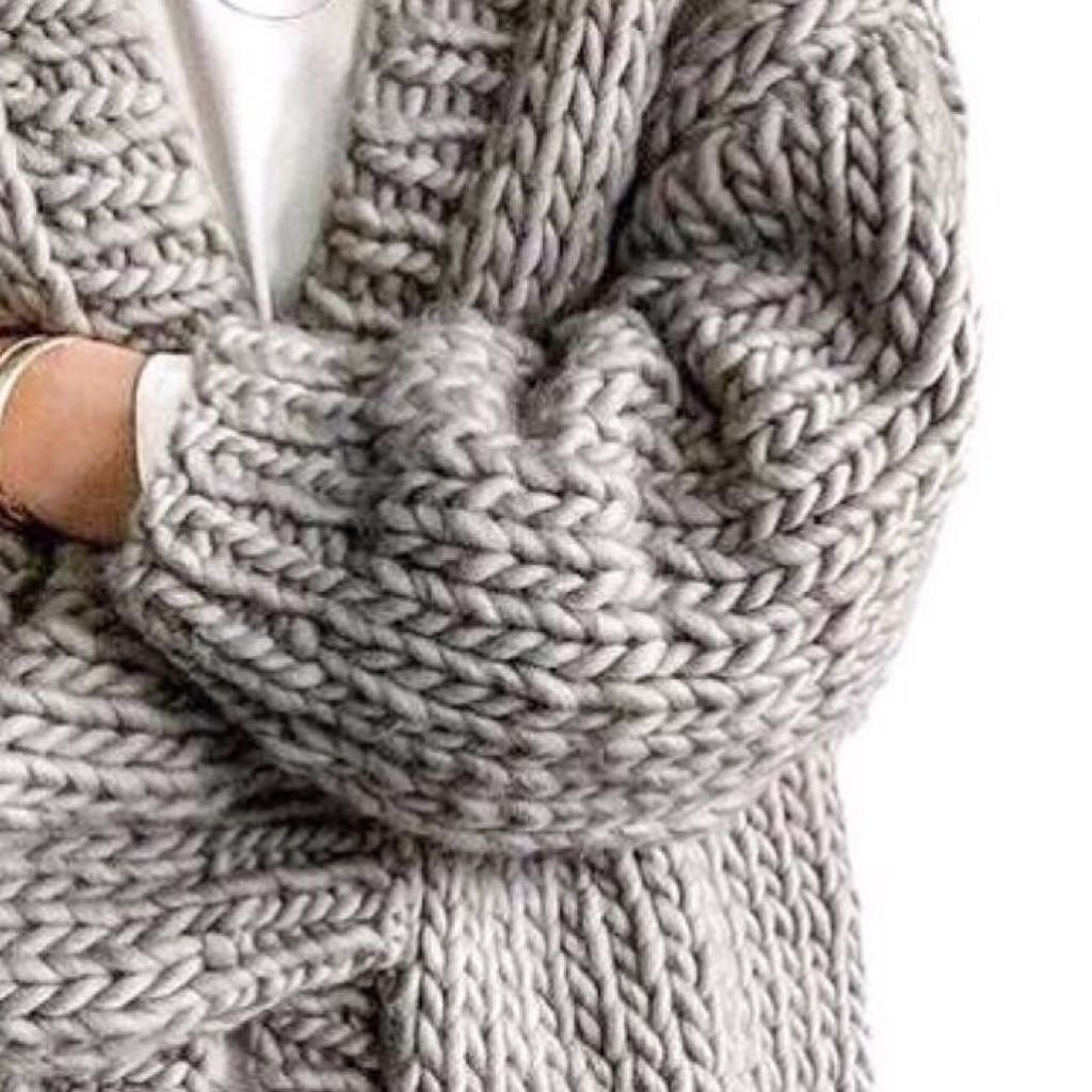 GlitterGuide's tweet image. If you missed it, contributor @heartofchic rounded our favorite oversized sweaters right n… ift.tt/2epz7AZ