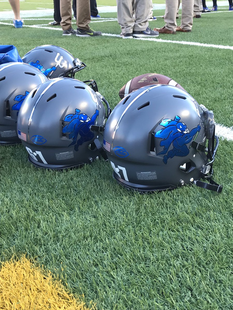 DukeATHLETICS's tweet image. Those helmets 😍 #GoDuke #VTvsDUKE #OurProgram