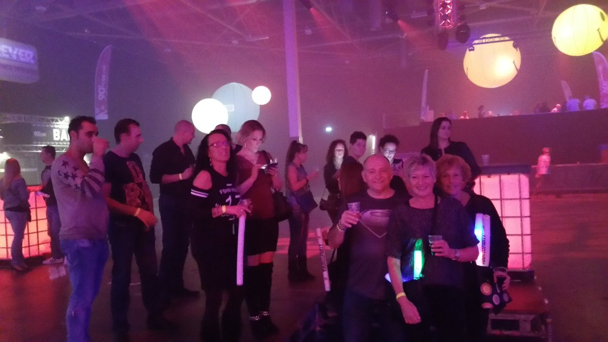 janbeen1961's tweet photo. #90s16 wij zijn binnen. https://t.co/s9kwNALhNp