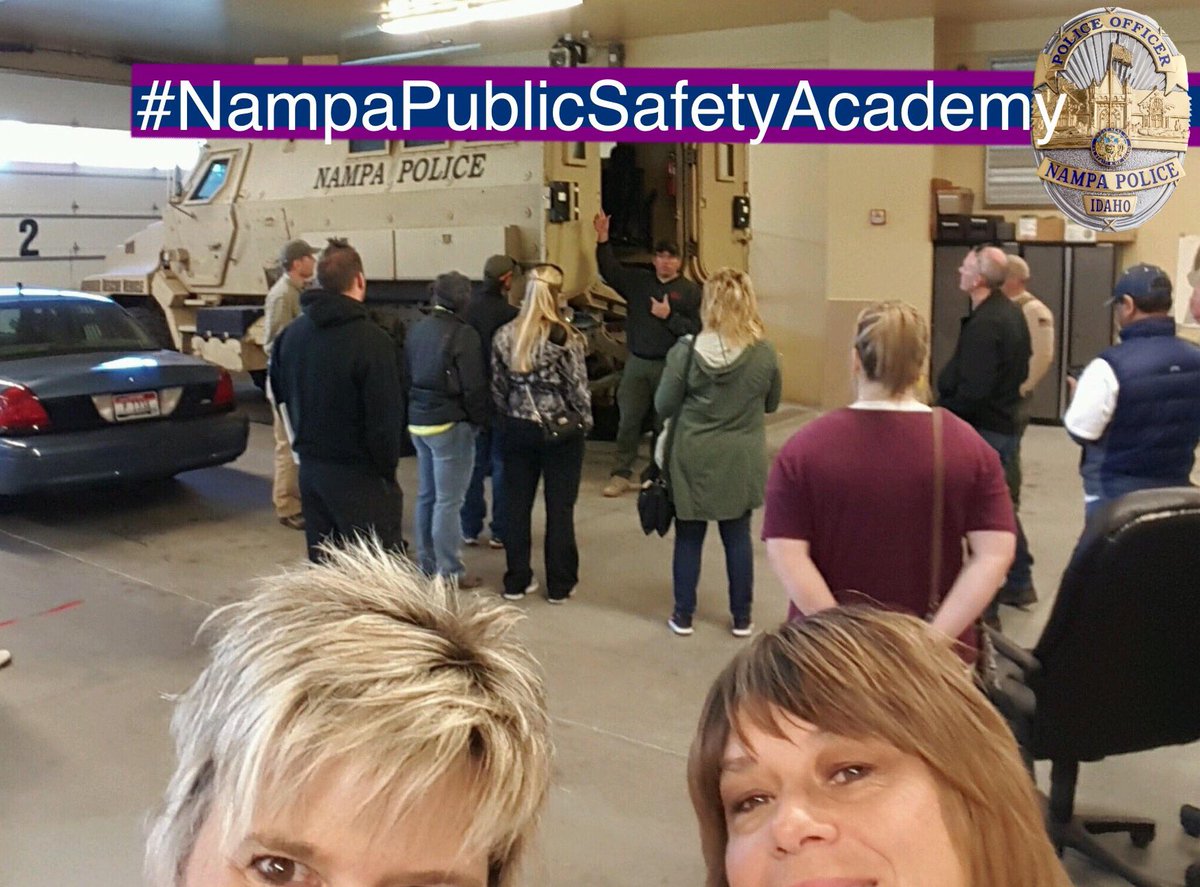 NampaPolice1's tweet photo. Safety, Show & Tell before #NampaPublicSafetyAcademy goes to shooting range w/Nampa Police #TacticalResponseTeam & #BombSquad #TRT #1T1M https://t.co/P2C6MQOkyP