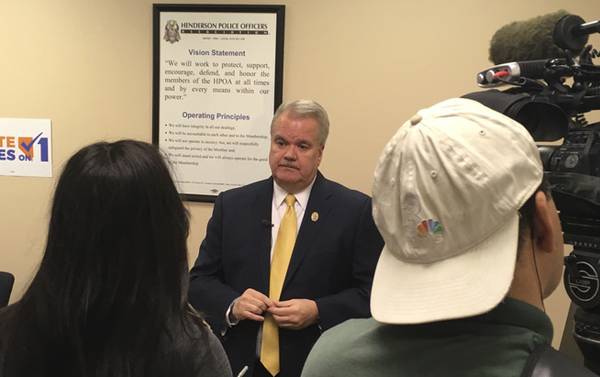 Everytown's tweet photo. Nevada law enforcement union leader throws support behind ballot measure to strengthen background checks https://t.co/iKaaMlzVjI #VoteYESon1 https://t.co/tWbwK2pkEY