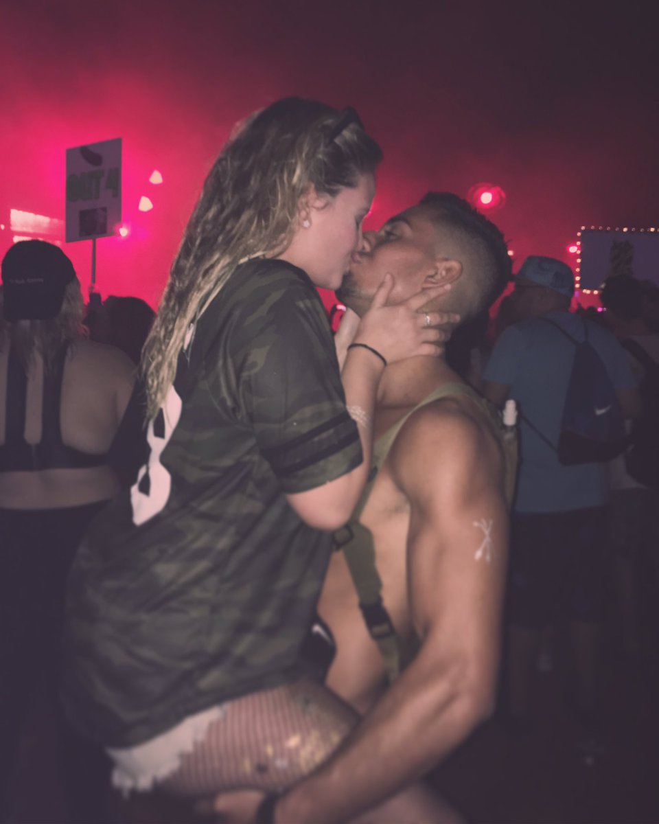 yesicadtirado's tweet photo. #EDCOrlando2016 ✨💟⚡️🍭💎 https://t.co/A7HWGxeFYo