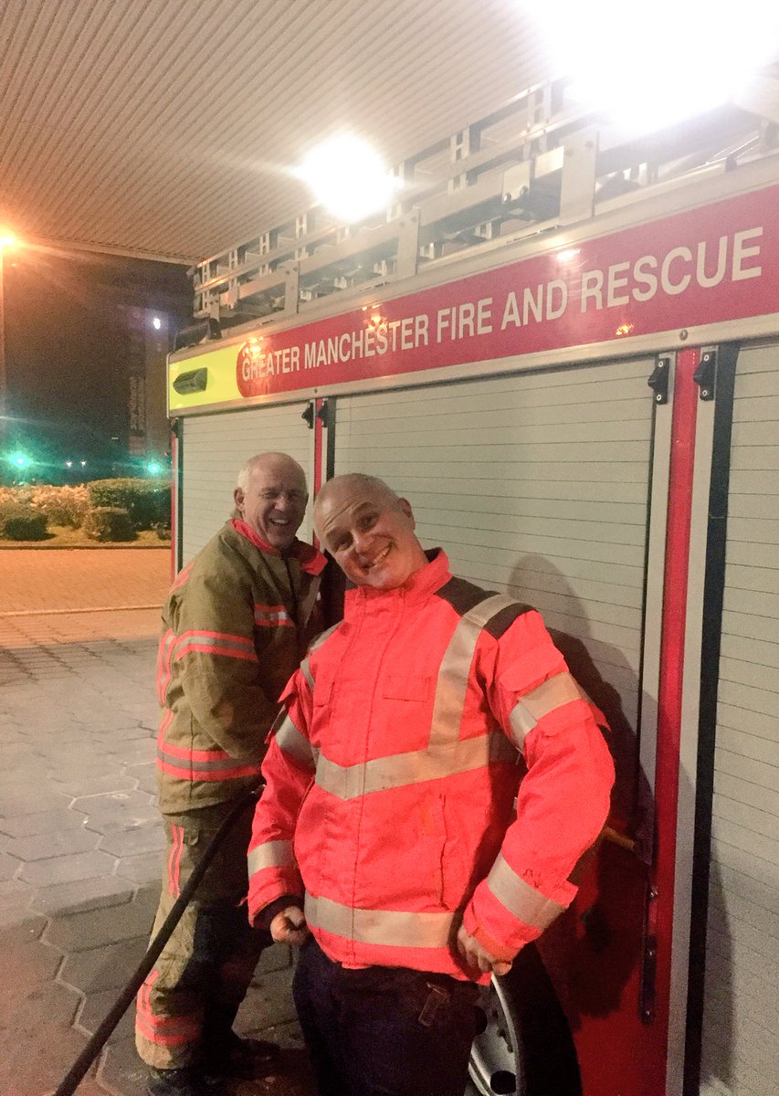 salfordfireteam's tweet photo. #BlueWatchIrlams Firefighter Dave G is working his last ever #BonfireNight. 30 years dedicated service 👏🏻👏🏻🚒🚒 #treacle2016 https://t.co/6r6AqUEzpX