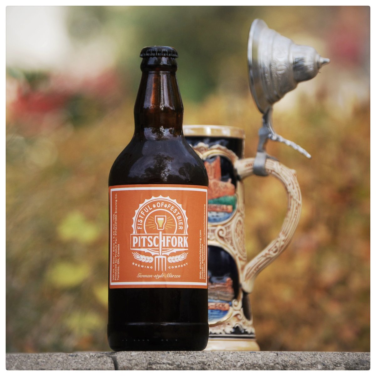 pitschfork's tweet image. Introducing: Fistful of Festbier,  Bavarian-style Märzen.  Leaves you pounding the table for more.

#beer #craftbeer #marzen #festbier