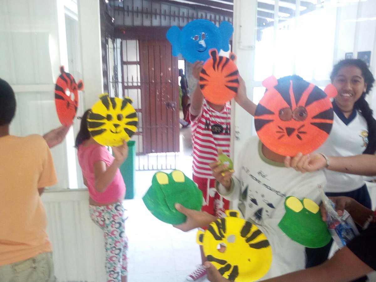 marpez5's tweet photo. Colores, máscaras y saberes, desde @JuanBoscoCorpo  Comuneros... Haciendo Educar en La Calle https://t.co/5VeHvF12Z0