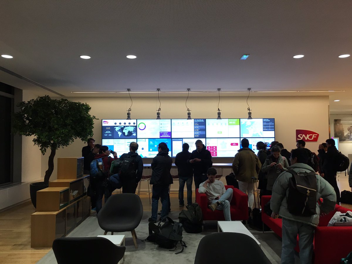 EPICAPPSLTD's tweet photo. Amazing SNCF headquarters! #HackTrainEU https://t.co/oZ21EXxulN