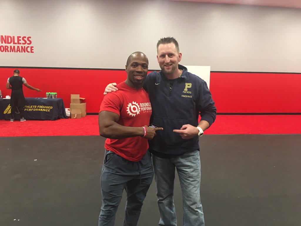 MountIdaAlumni's tweet photo. #idafam celebrating the success of Antwan's gym opening in Hartford @MountIdaAlumni @MtIdaAthletics @MountIdaFootbal https://t.co/gqYpFEzzqp