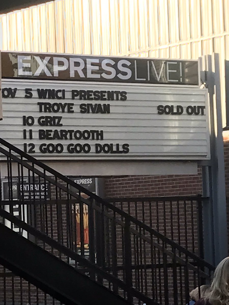 CallMeTroye's tweet image. 😍😍😍 #SuburbiaTour